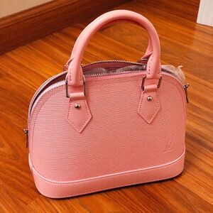 NWOT Absolutely beautiful and elegant leather pink 👜 purse